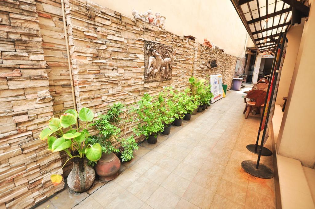 At Home Guest House Μπανγκόκ Εξωτερικό φωτογραφία
