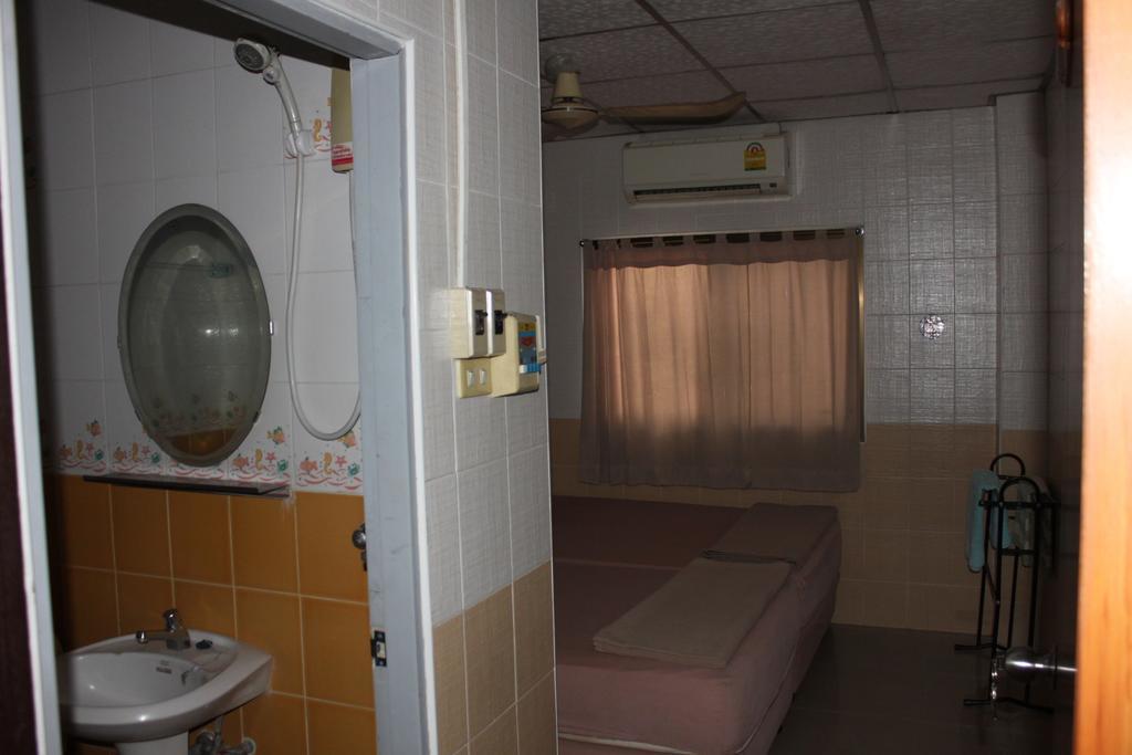 At Home Guest House Μπανγκόκ Εξωτερικό φωτογραφία
