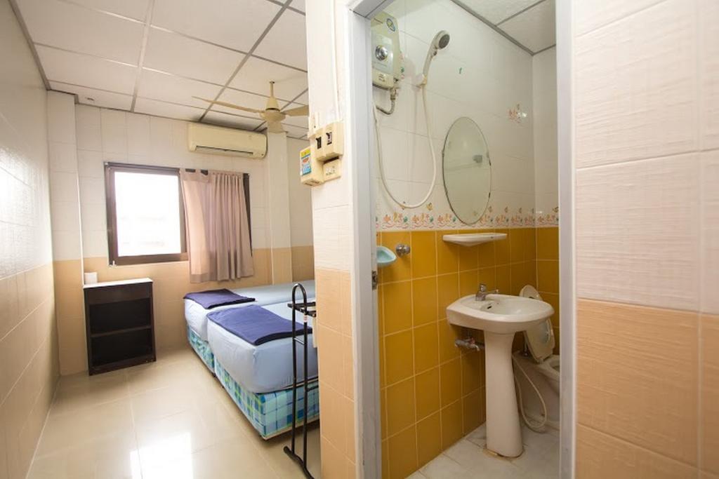 At Home Guest House Μπανγκόκ Εξωτερικό φωτογραφία